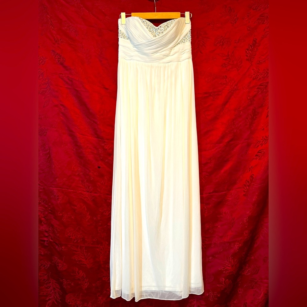 NWT Strapless David’s Bridal Gown Women’s Size 10